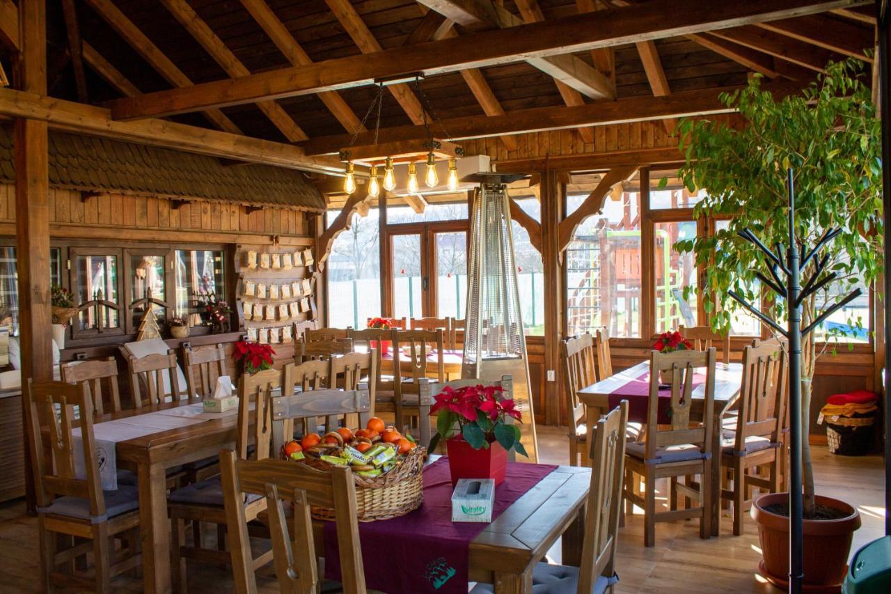 La Casute Hotel Capatineni-Paminteni ภายนอก รูปภาพ