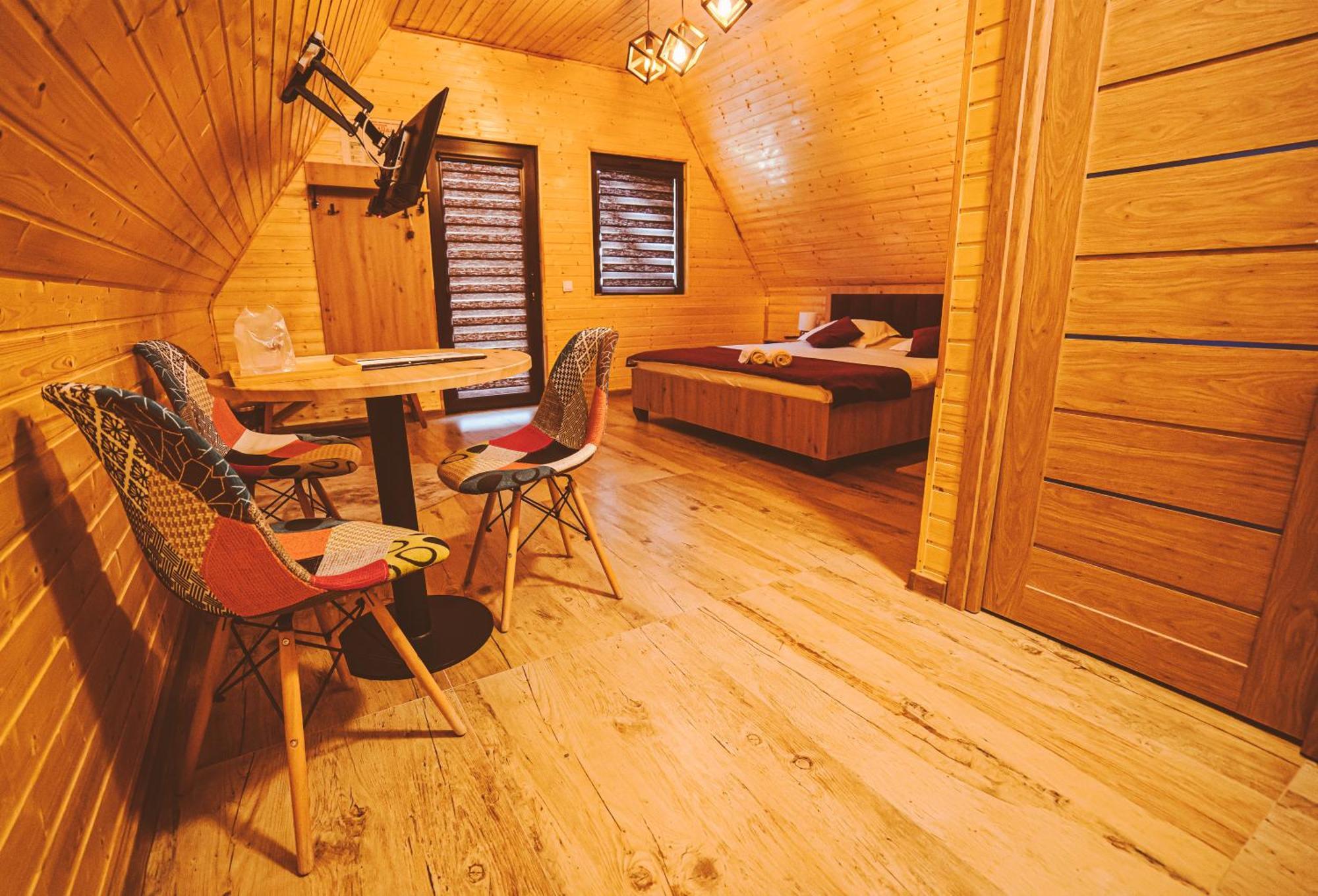 La Casute Hotel Capatineni-Paminteni ภายนอก รูปภาพ