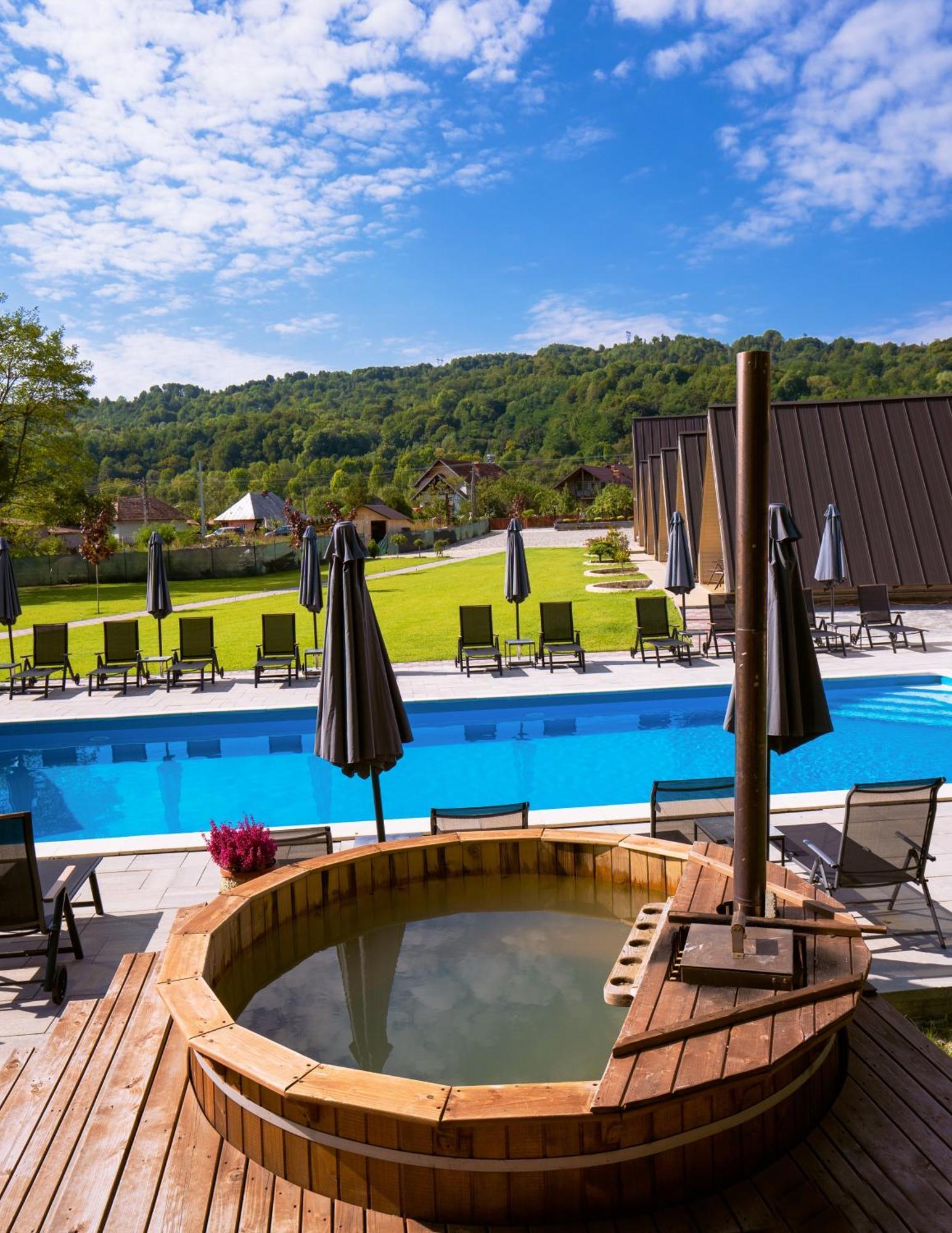 La Casute Hotel Capatineni-Paminteni ภายนอก รูปภาพ
